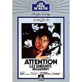 Attention, les enfants regardent