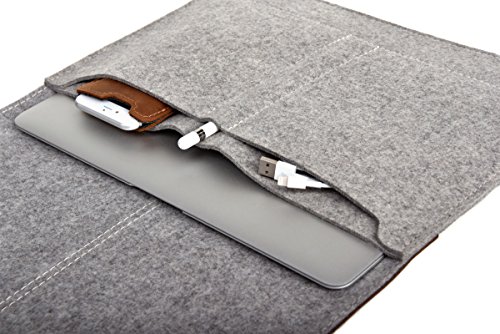 ALMWILD Apple Macbook Pro 13 Hülle, Tasche (Touch Bar, Touch ID), Macbook 12 (Mod.2017). Aus echtem Rinds- Leder und 100% Woll- Filz. Case in Alpstein- Grau mit magnetischer Umschlagklappe aus Echt- Leder in Braun. In Bayern handgefertigt - 4