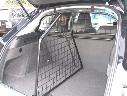 Guardsman-G1277B-Audi-Q3-Dog-Guard-and-Boot-Divider-NB-THIS-DIVIDER-CAN-ONLY-BE-USED-IN-CARS-WITH-THE-RAISED-FLOOR-OPTION