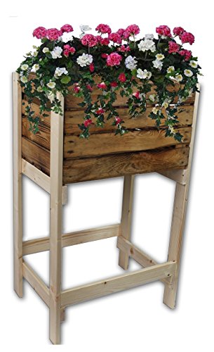 Hochbeet aus verschiedenen alten Obstkisten von Cronenwerth © (Hochbeet mit geflammter Holzkiste)
