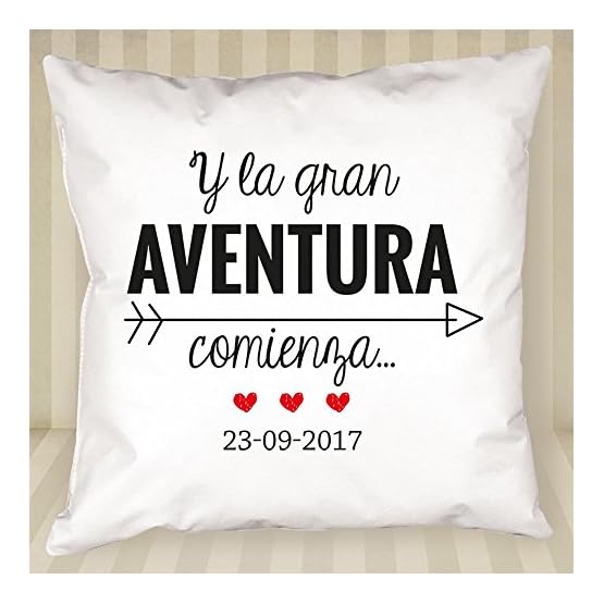 Un Regalo romántico para Enamorados, un cojín Personalizado con el diseño Y la Aventura Comienza… Un Regalo para… - Imagen 3