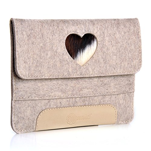 Almwild Hülle Case Tasche für Apple iPad Pro 12,9", iPad Pro 10.5 mit Apple Keyboard und Macbook Air 11 + 12 Zoll aus Filz. Sleeve in hellmeliertem- Grau Verschlußlasche mit Herz aus echtem Kuhfell & Echtleder-Griff mit Original Almwild-Prägung