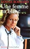 Une femme en blanc