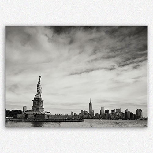 !!! SENSATIONSPREIS !!! ge-Bildet® Bild auf Leinwand MIT SOMMER RABATT fast kostenlos "Freiheitsstatue in New York - Schwarz Weiß" Stadtbild Städtebild - 30x20 cm einteilig - direkt vom Hersteller aus Deutschland - Made in Germany