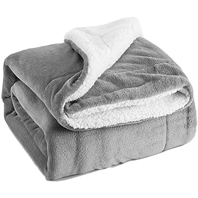 Bedsure Plaid Couverture Polaire Sherpa Gris 150x200cm - Couverture de Lit Réversible Double Face Douce et Chaude Plaid Jeté de Canapé Flanelle