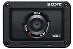 Sony RX0 II Creator Kit | Robuste, ultra-kompakte Kamera mit Aufnahmegriff VCT-SGR1 (1.0-Typ-Sensor, 24mm F4,0 Zeiss-Objektiv, wasserfest, 4K-Filmaufnahmen und neigbares Display für Vlogging), Schwarz