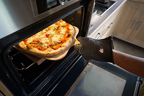 TheCook Silikon- Grillhandschuhe schwarz TheProtector, schützen die ganze Hand, bis +230 °C, 1 Paar Ofenhandschuhe, Silikon-Backpinsel und Metallhaken gratis, in eleganter Geschenkbox - 4