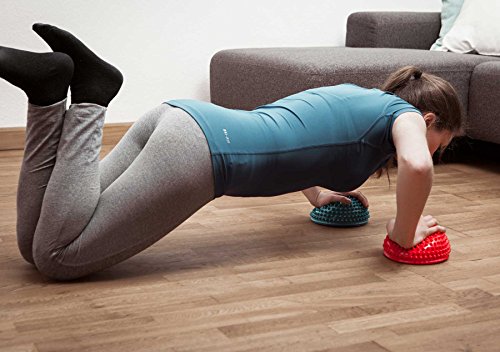 Balance-Kugel »Igel« zur Steigerung der Balance / Koordination. Ideal für Balance-Training 320g zirka 8cm hoch und 16cm Durchmesser in blau, rot, türkis oder schwarz. - 5