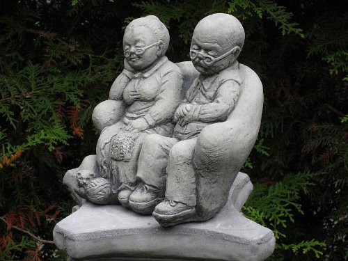 Nr.121 Steinfigur Mann Frau Oma und Opa 01 18 cm ca. 2,8 kg Frostfest Stein - 6