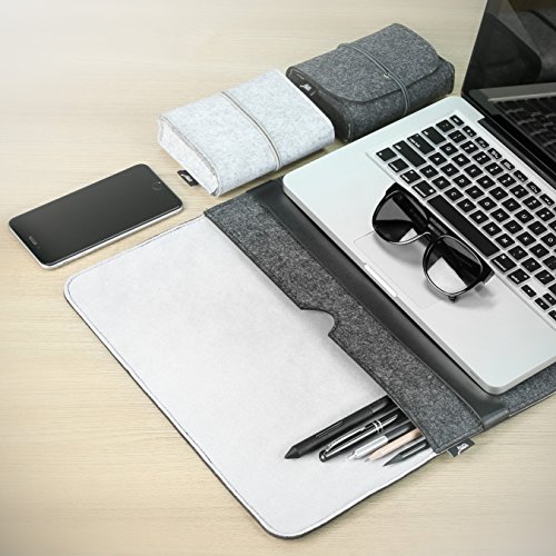 13-13.3 Zoll MacBook Air Hülle / MacBook Pro Retina Hülle, Natur® 13″ 13.3″ Filz Sleeve Hülle Ultrabook Laptop Tasche aus PU Leder Laptop Schutz Hülle mit Zusatzfächern und extra Beutel – Dunkelgrau/ Schwarzer PU Verschluss - 5