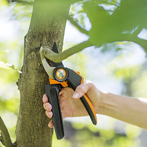 Fiskars Bypass-Gartenschere mit Rollgriff für frische Äste und Zweige, Antihaftbeschichtet, Hochwertige Stahl-Klingen, Länge 22 cm, Schwarz/Orange, PowerGear X, PX94, 1023628 - 4