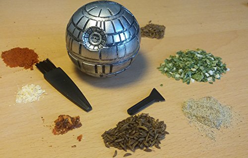 Weed Grinder im Todesstern Style aus Metall, Kräutermühle mit Pollensieb, Gewürzmühle im Death Star Design, 3-Teilig aus Aluminium mit Zinklegierung, Verpackt in Eleganter Geschenkbox - 6