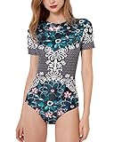ropa surf niños Material --- Bañador está hecho de nylon, spandex y poliéster de alta calidad,que es elástico, muy suave y cómodo. Traje de baño también utiliza tela anti-cloro, que es resistente al agua de cloro y más duradera.Es mejor opción para unas vacaciones relajadas.