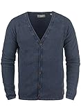 DETAILS & HIGHLIGHTS: Mittelmaschig gestrickt, dekorative Holzknöpfe, gerippter Abschlussbund sowie Ärmelbündchen, Lederapplikationen am vorderen und hinteren Abschlusssaum, Raglanärmel, V-Neck mit Knopfleiste, Melange-Optik und Acid Wash Effekt, Waffelstrick-Look