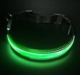 Intermitente y Luz Fija Ajustable: ólo haga un clic para cambiar 3 modelos de este collar del perro brillante: se brilla rápidamente / se brilla lentamente / se continúa brillando y se apaga. Tiempo de brillar: 12 horas en luz intermitente / 4 horas en luz continua.