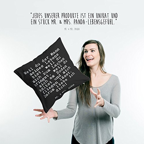 Mr. & Mrs. Panda Kissen 40×40 Spruch „Weil du der Mann meines Lebens bist, weil du mich zum Lachen bringst, weil du mich am Boden hältst und mich fliegen lässt. Darum liebe ich dich! “ – 100% handmade aus Soft-Feel Kissenbezug – Kissen, Kissenhülle, Kopfkissen, Geschenk, Schenken, Couch, Sofakissen, weich, flauschig, 40×40, 40 x 40 Liebe, Freund, Geschenk, Liebesbeweis, Wunder, Partner, Mann, Hochzeit, Ehe, Hochzeitstag Spruch Sprüche Lustig Spass Geschenk Geschenkidee Zitate - 4