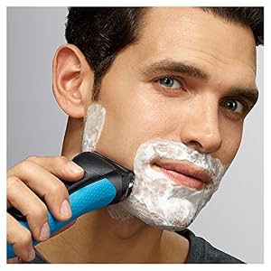 Braun 3010BT Series 3 Shave and Style 3-in-1 Electric Wet and Dry Shaver - Image 4