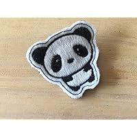 kleiner Anstecker / Pin : gestickter Panda