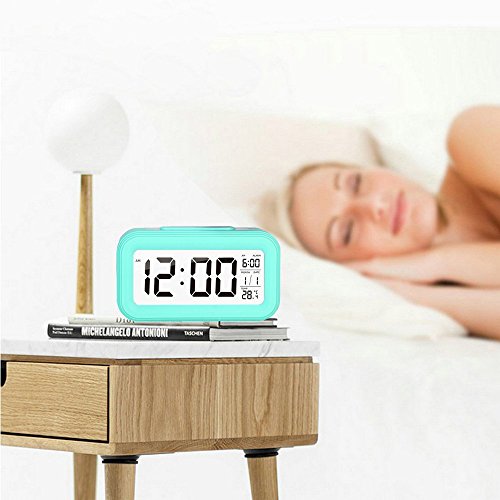 LONZOTH Smart LED-Digital-Wecker, Snooze 5 Minuten, bald aufhören Alarmknöpfe, mit Datum, Temperatur- und Lichtsensor (Blau) - 5