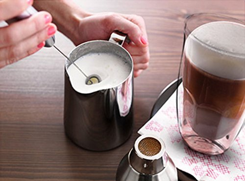 CASA MIA Batteriebetriebener Milchaufschäumer mit Edelstahlfeder für Cremigster Milchschaum(Cappuccino, Caffe Latte, Latte Macchiato), Getränke und Cocktails und verschiedenen Saucen - 4