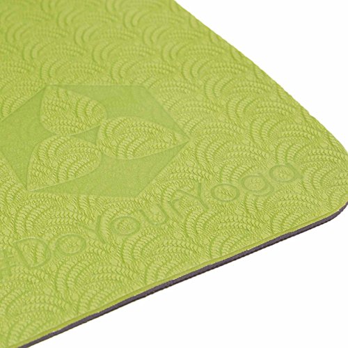 Rutschfeste Yogamatte »Shitala« aus umweltfreundliche und hypo-allergene TPE hergestellt ( Maße: 183 x 61 x 0,5 cm ) inkl gratis Tragebänder für die Matte – die ideale Matte für Yoga & Pilates – natürlich geruchslos / in den Farben schwarz, blau, grün, orange, türkis und pink / auch als Sportunterlage / Fitnessmatte bzw. Gymnastikmatte verwendbar. Die Oberfläche ist rutschfest, angenehm, strapazierfähig & langlebig. - 3