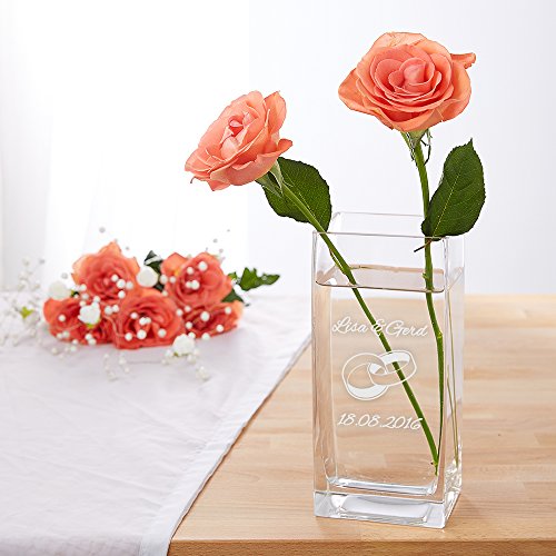 Blumen Vase aus Glas zur Hochzeit – Personalisiert mit [WUNSCHNAMEN] und [DATUM] – [MOTIV RINGE]] - 2