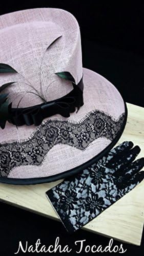 Set of pink pamela and lace gloves.