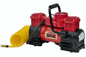 DRAGON WINCH Compresor Aire portátil con LED 12V | 10,3 Bar / 150 PSI con una Capacidad de 60 l/min + manómetro Integrado, Cable en Espiral, Bolsa de Transporte, 3X boquillas Intercambiables