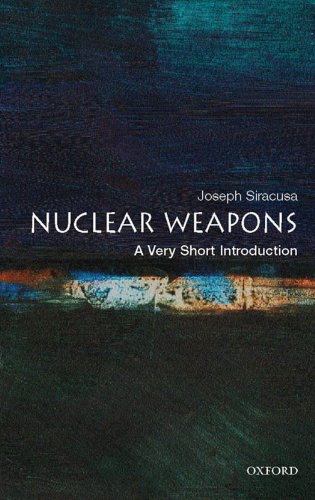Nuclear Weapons: A Very Short Introduction (Very Short Introductions) (English Edition) livre