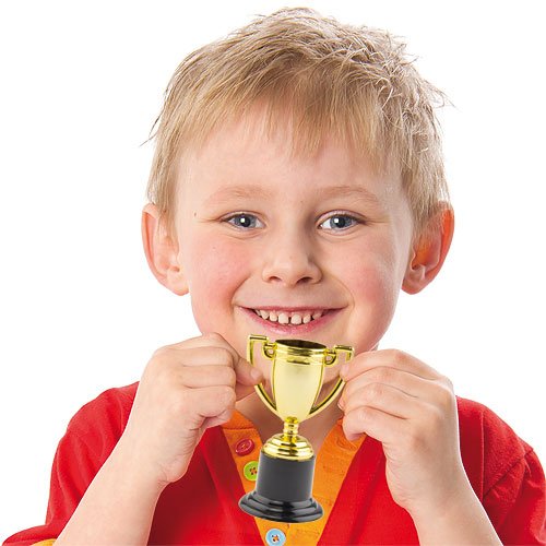 Gold-Trophäen – Auszeichnung – Spielzeug für Kinder als Mitgebsel und Preis beim Kindergeburtstag – 6 Stück - 2