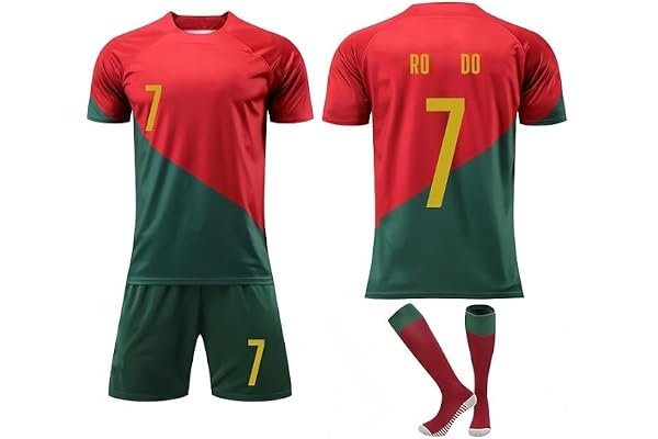 Portugal fotbollströja, hemtröja nr 7, röd-grön, med shorts och strumpor