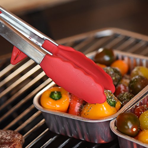 Edelstahl Küchenzange mit Standfuß in rot – 33cm – Silikon Grillzange lang – Mehrzweckzange mit Ring zum Aufhängen – Servierzange Edelstahl Grillzange – Universalzange Küche – Küchenzange Silikon zum Grillen, Kochen, Backen und Servieren - 4