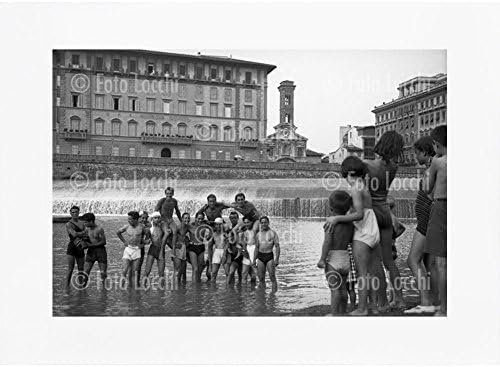 Archivio Foto Locchi Florence Fine Art Print on Mat Board 40x30 cm (15,7x11,8 inch) 1937 Florence swimmers in the Arno river