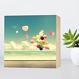 Lebensfreude - wunderbares Holzbild 15x15x2cm zum Hinstellen und Aufhängen, echter Fotodruck auf Holz - schwarz-weißes Wand-Bild Aufsteller Holz-Schild Wandschild Holzdeko zur Dekoration im Büro und Zuhause oder als Geschenk Mitbringsel Geschenkidee zum Geburtstag Umzug Einzug für Freundin Mutter Schwester Familie ... Poster Kunst-Druck Home Deko - Luftballons am Strand