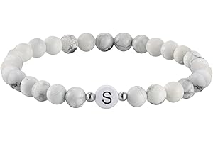 Kim Johanson Partner Perlenarmband mit Buchstabe aus Howlith Stein für Pärchen I Naturstein Freundschaftsarmband in Weiß I Geschenk für Paare mit Gravur I Für Frauen und Männer inkl. Schmuckbeutel