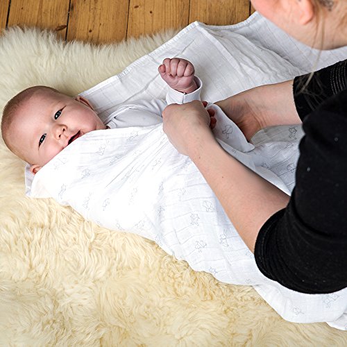 Emma & Noah Baby Pucktuch, kuschelig weich und beruhigend für Schreibabys, 120 x 120 cm, 100% Baumwolle, Weiß mit Hasen-Motiv, ideal als Puckdecke, Swaddle Blanket, Wickeltuch, Puckhilfe, Swaddle Wrap - 5