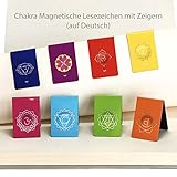 Der Lesezeichen-Halter (8cm breit x 16 cm hoch) ist eine Karte mit Illustrationen, welche die Symbole der Lesezeichensymbole erklären - Wurzelchakra, Sakralchakra, Solarplexuschakra, Herzchakra, Halschakra, Drittes Auge Chakra und Kronenchakra. Zusätzliche Informationen über die Vorteile des Ausgleichs der Chakras befinden sich auf der anderen Seite des Ständers.