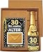 Produktbild Pfeif auf's Alter zum 30. Geburtstag Geldgeschenkbücher Geldgeschenk mit Kräuterlikör Tonflasche schwarz Goldsekt im Geschenkset 22 Karat Gold Goldsecco Sekt Secco Geschenke Set als Geburtstagsgeschenk Geschenk für Männer und Frauen Gold Schwarz Silber Pink Lila Partyartikel Partydekoration zum Geburtstag Geburtstagsdekoration Geburtstagstisch Partyaccessoire (Pfeif auf' Alter 30 Gold mit Kräuterlikör im Geschenke Set)
