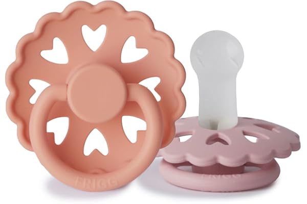 FRIGG Fairytale Lot de 2 sucettes | Sucette en silicone | Sans BPA | Fabriqué au Danemark | Tétine Cerise Symétrique | (Pretty In Peach/Primrose, Taille 2 (6-18 Mois))