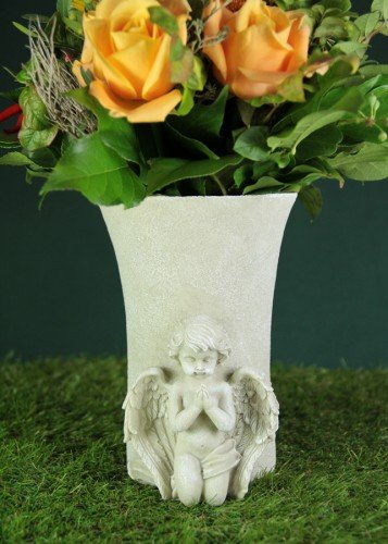 Grabengel mit Blumenavase