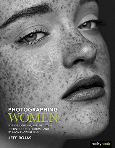 Livres Couvertures de Photographing Women: Posing, Lighting, and Shooting Techniques for Portrait and Fashion Photography