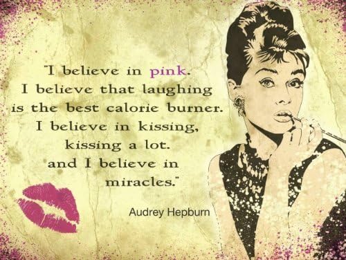 Audrey Hepburn "Believe In Pink" mela sign (og 2015)