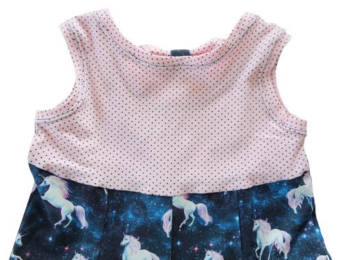 Qualitativ hochwertiger, gemusterter Bio Jersey Stoff mit weißen Punkten auf Rot Meterware mit Öko-Tex Zertifizierung zum kreativen Nähen von Kinder- und Erwachsen Kleidung, 50 cm - 4