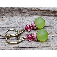 Leichte Vintage Ohrringe mit Kunststoff- und Glasperlen - grün / rosa / beere & bronze
