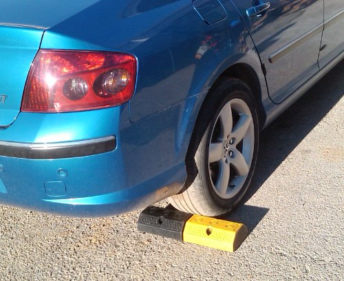 Einzel Gummi Parkplatzbegrenzung für Parkplätze und Garagen 50x16x8cm - 4