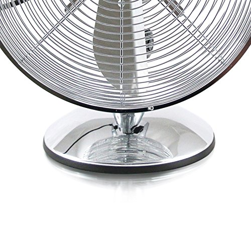 Tischventilator mit 30cm Durchmesser. Chrom Windmaschine mit 3 Geschwindigkeitsstufen und 35Watt Leistung. Die 3 Leistungsstufen und die zuschaltbare Drehfunktion bieten eine optimale Luftverteilung an heißen Tagen. Ventilator ist ideal für zu Hause in den Wohnräumen oder auf der Terasse/Balkon. Auch ideal für das Büro, für die Werkstatt oder beim Campen - 4