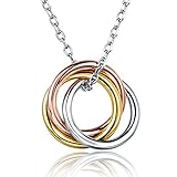 ♥ Russischer Ring ♥ Eine russische Ringkette besteht traditionell aus drei Farben, die diese drei Metalle repräsentieren: Weißgold, Gelbgold und Roségold. Weißgold ist das weichste aller Metalle. Da es weicher ist, nimmt es die Form des Fingers an. Es kann die Essenz von Liebe und Ehe darstellen - Auf der Reise durch das Leben müssen zwei verliebte Menschen ihre Form verändern. Sich aufeinander zu beugen.