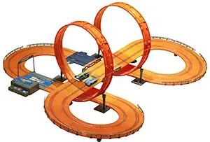 Hot Wheels Kids 1:43 scale Racer Track Set with 2 Slot Cars with Adaptor and Lap count, 683 cm (Multicolour, 83131)