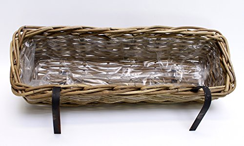 Dezent grau gekalkter Balkon-Pflanzkorb aus Rattan - 3