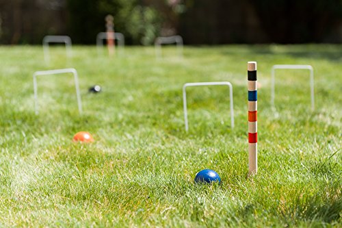 Hillington Â® Childrens 4 Player Outdoor Wooden Garden Croquet Set with 4 Brightly Coloured Junior Size Natural Wood Mallets, 4 Colour Co-ordinated Balls, 10 Metal Wire Hoops plus Wooden Start and Finish Posts â€“ Suitable for Ages 3yrs and Up